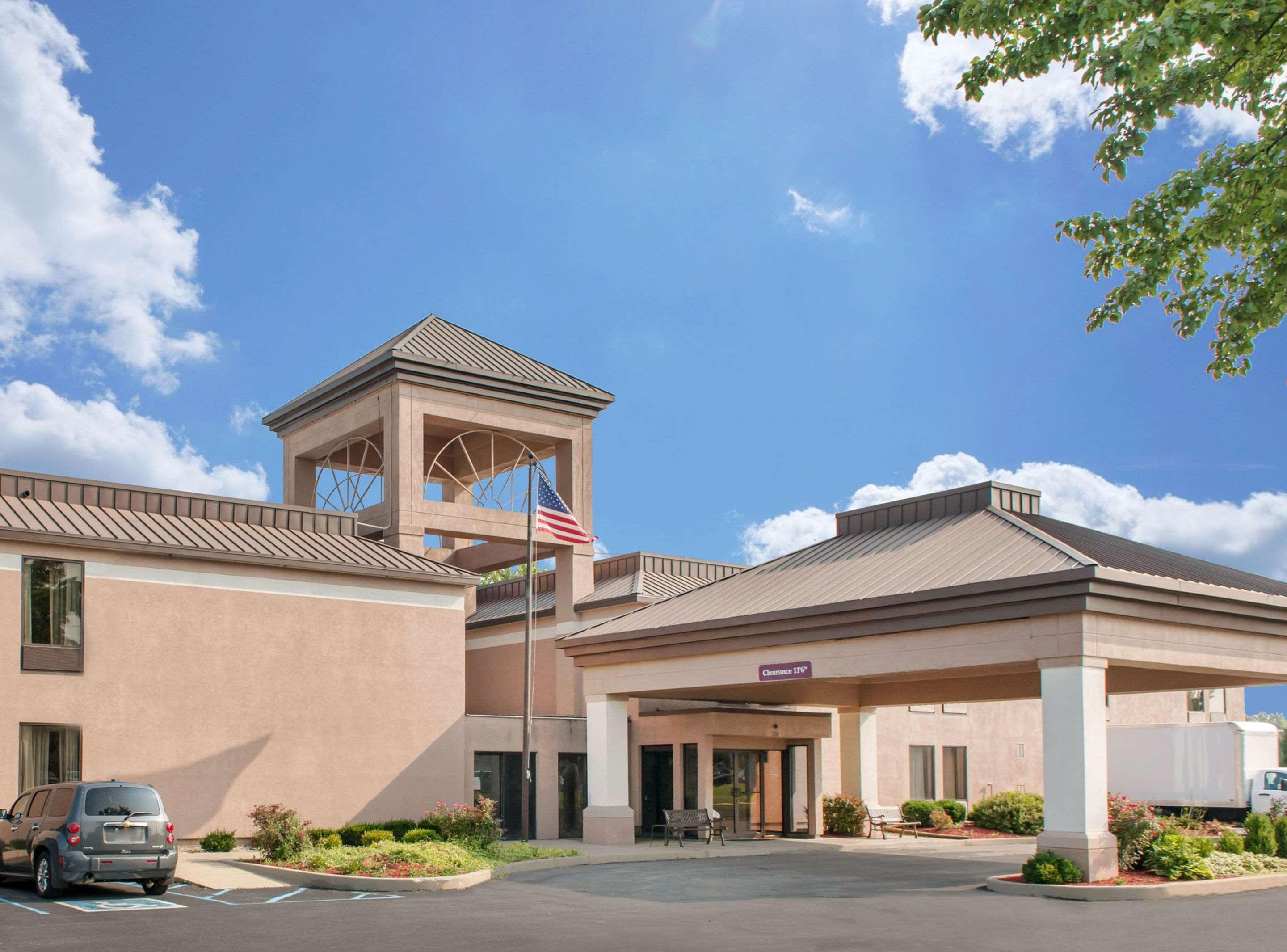 Quality Inn & Suites Near Amish Country Rushville Exterior photo